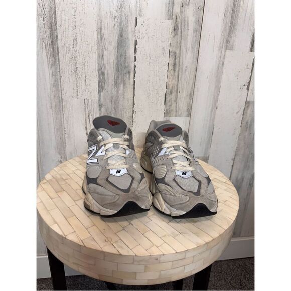 NEW BALANCE LOW TOP SNEAKERS GREY 9060 Gray Used size men’s 10.5 woman’s 12 - Picture 2 of 7
